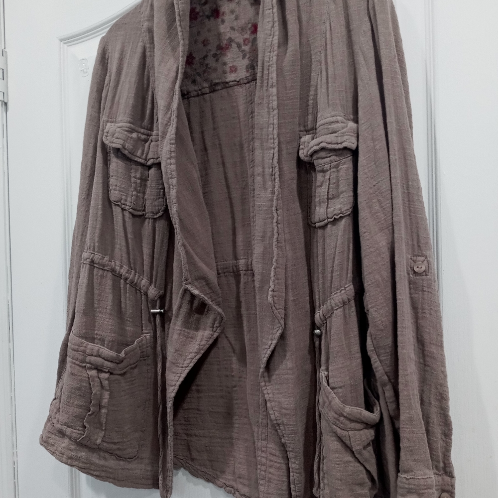 Torrid plus size (1x) linen utility jacket. Khaki brown color with floral inside